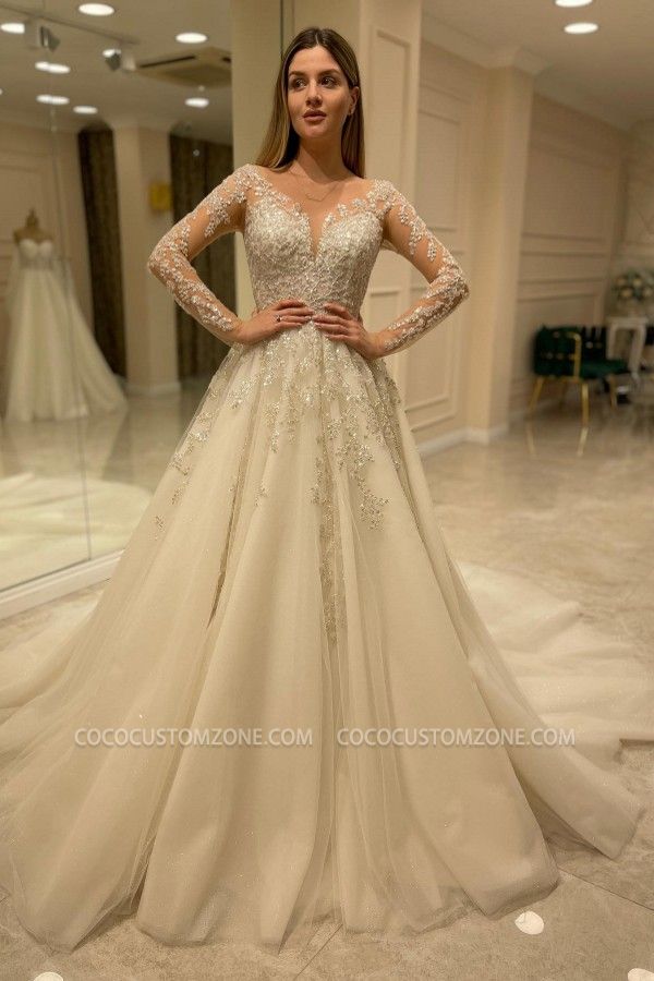Designer lace V-neck long-sleeved wedding dress | A-line long-sleeved wedding dress with tail