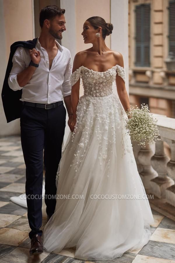 A-line Tulle Lace Wedding Dress With Flowers