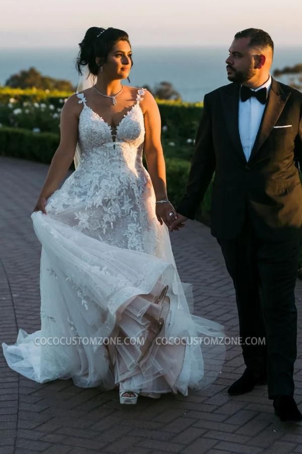 Romantic sleeveless v-neck lace wedding gown | applique wedding dress