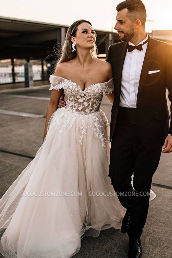 A-line V-neck lace wedding dress with flowers