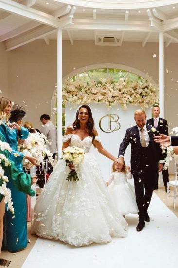 Elegant A-Line Off Shoulder Sleeveless  Lace  Bridal Gowns_3