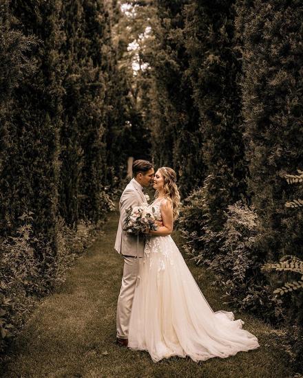 Elegant V-neck A-line sleeveless lace wedding dress_6