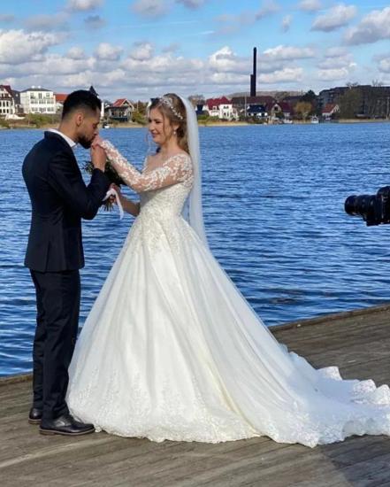 Lace A-line V-neck wedding dress with long sleeves_2
