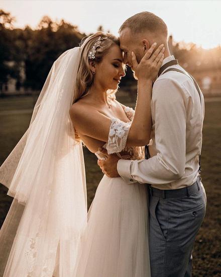 Simple A-line card shoulder lace and tulle wedding dress_6