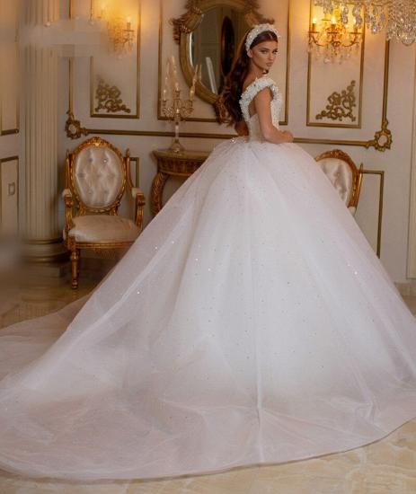Pure and perfect princess white A-line long-sleeved wedding dress_5