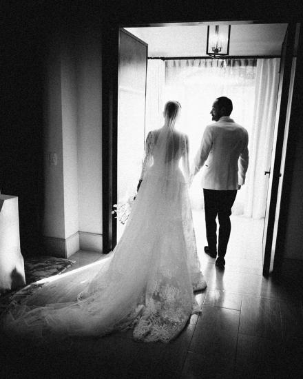 Designer A-Line Lace Long-Sleeve Long-Sleeve Wedding Dress_6